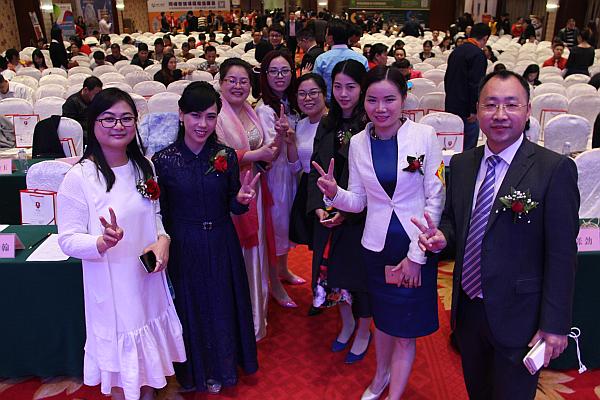 十大牛商总经理合影.jpg 十大牛商总经理合影.jpg